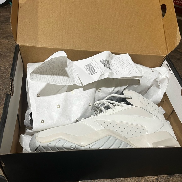 Jordan lift off. Size 9.5 US.. New with box. Never been worn. - Picture 1 of 2